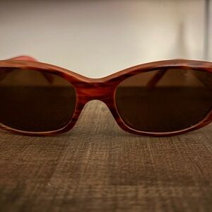 Stylish Maui Jim Punchbowl sunglasses EUC